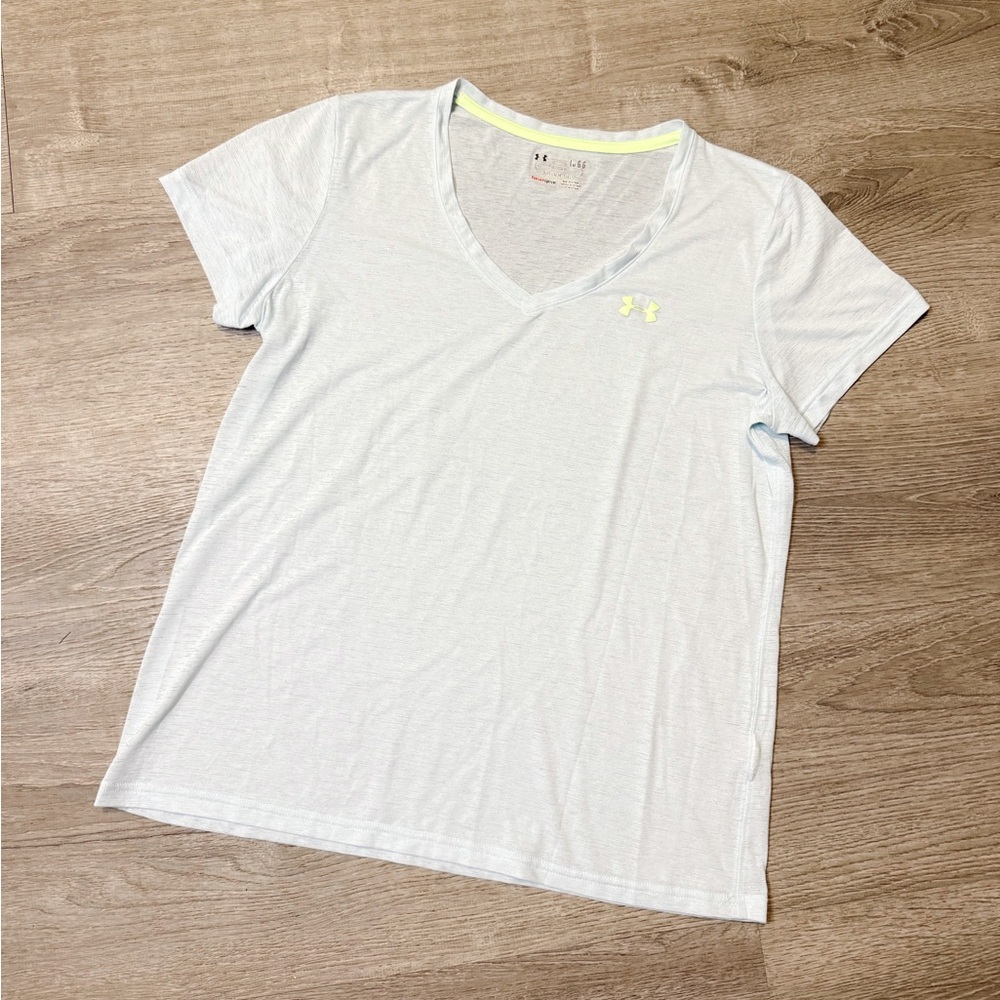 •UNDER ARMOUR• TEE